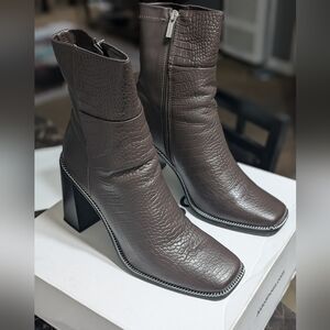 Women's Beautiful Aldo Fashion Leather Boots w/ Box  GORGEOUS
